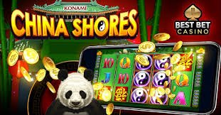 akk999 လောင်းကစား APP — Smartphone မှ Slots နှင့် Casino ကစားနေသောမြင်ကွင်း